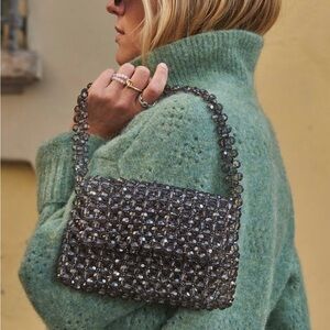 STUDIO 7 NERO
Nero, the little black one for your shoulder. We love her!